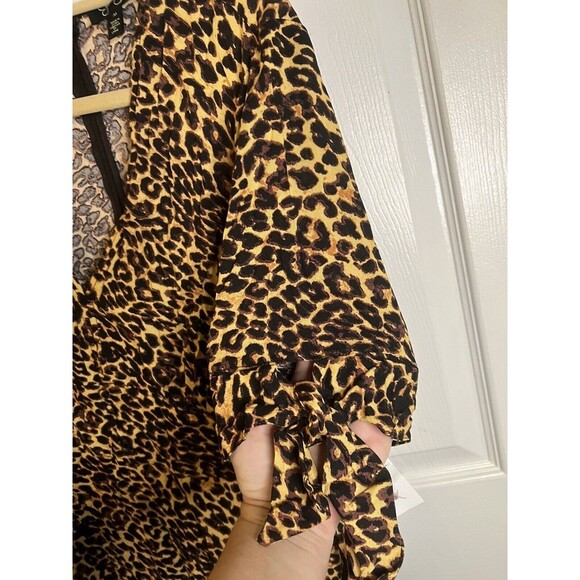 Jessica Simpson Leopard Print V- Neck Dress Size Medium NWT - Picture 3 of 14